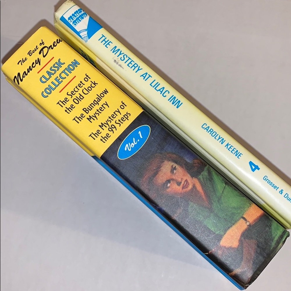 SALE!!! 4 novels Vintage Nancy Drew set of 4 mystery books.